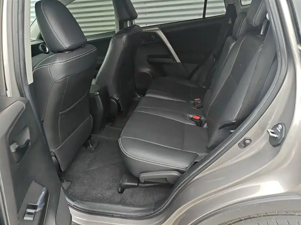 Toyota RAV4 2019 — фото 17
