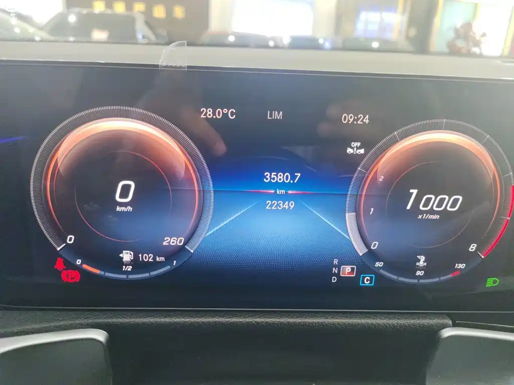 Mercedes-Benz GLB 2023