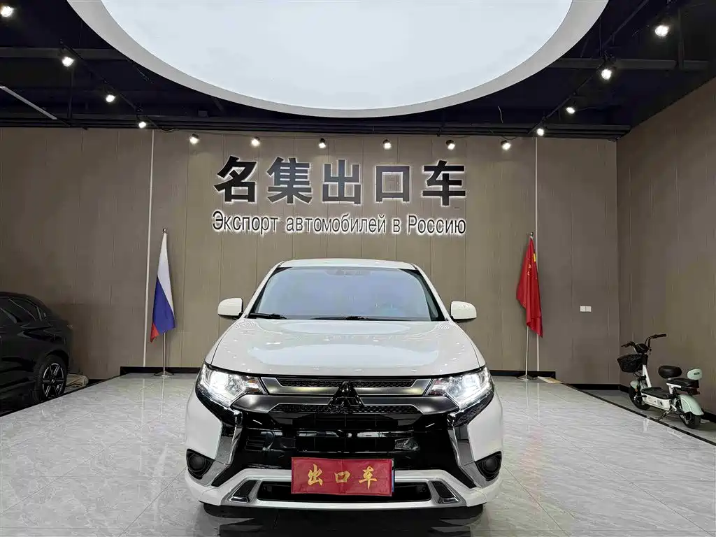 Mitsubishi Outlander 2022 — фото 2