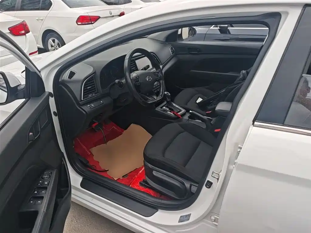 Hyundai Elantra 2018 — фото 15