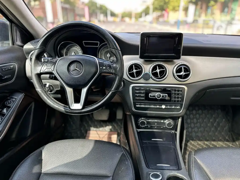 Mercedes-Benz GLA 2015 — фото 15