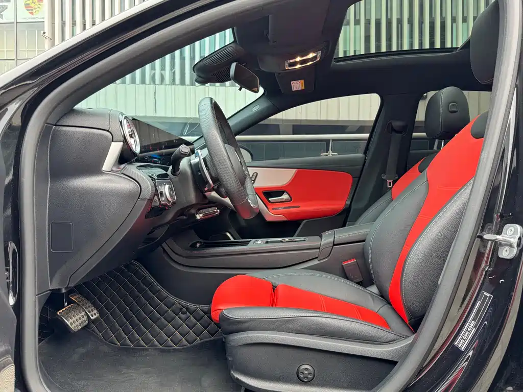 Mercedes-Benz A-Class AMG 2024 — фото 13