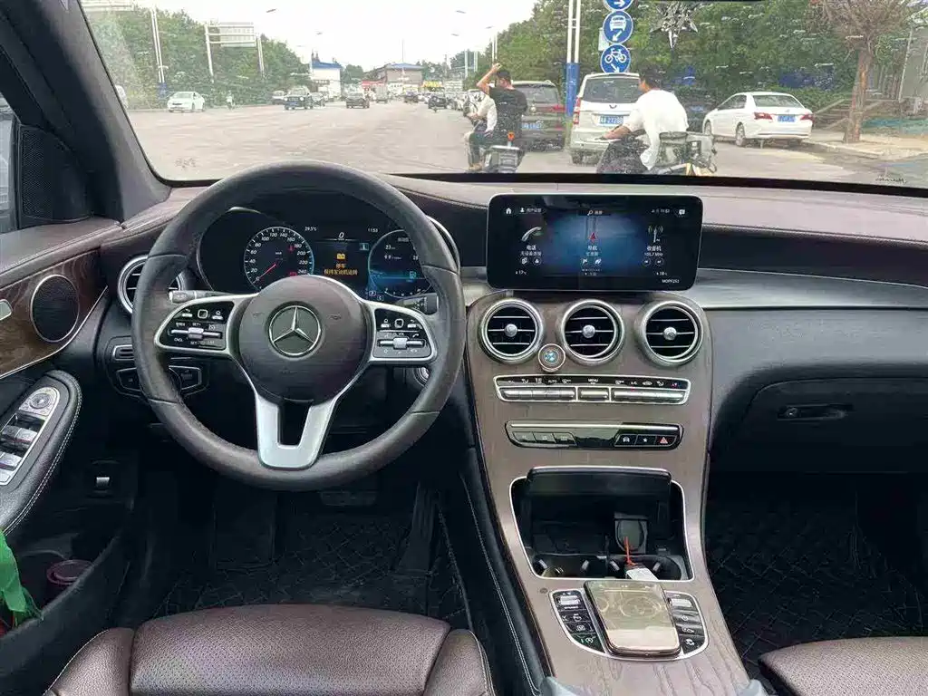 Mercedes-Benz GLC 2020 — фото 11