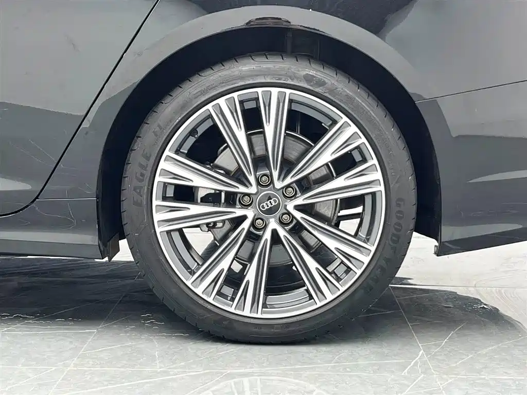 Audi A6L 2025 — фото 24