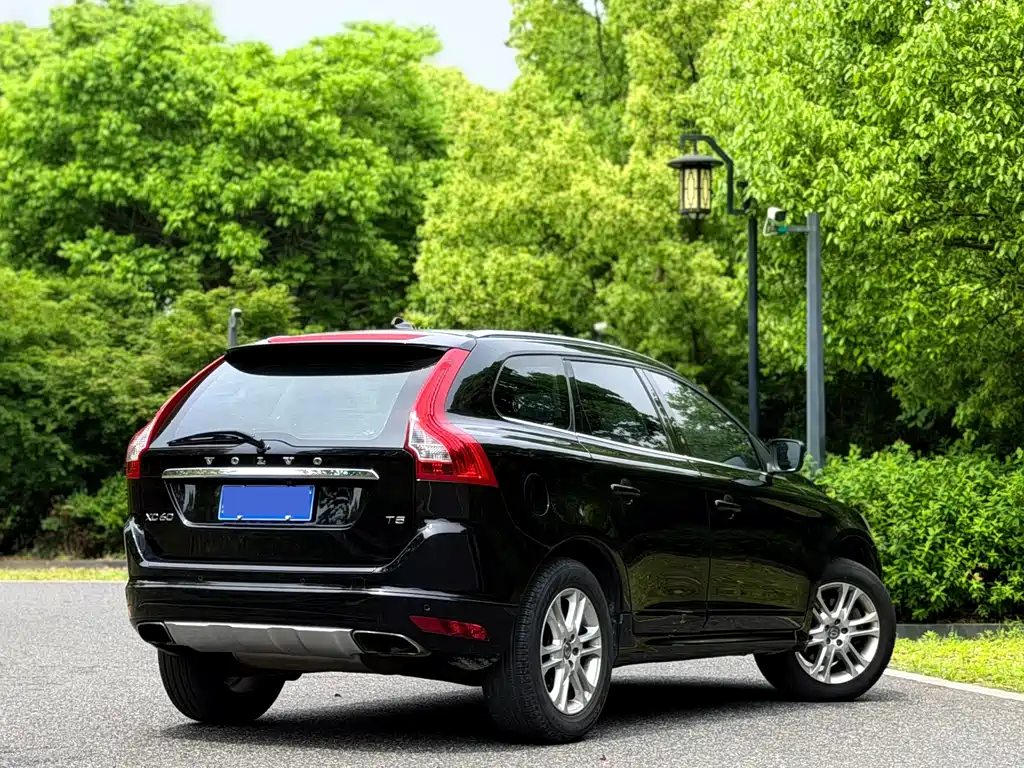 Volvo XC60 2016 — фото 12