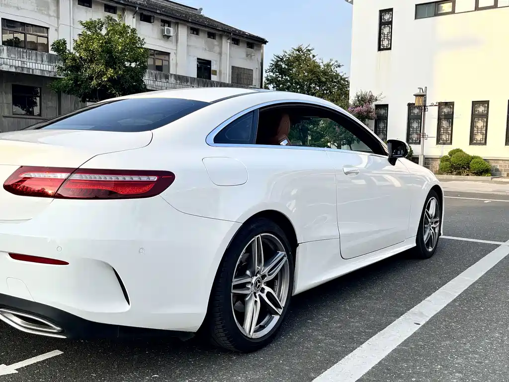 Mercedes-Benz E-Class 2018 — фото 12