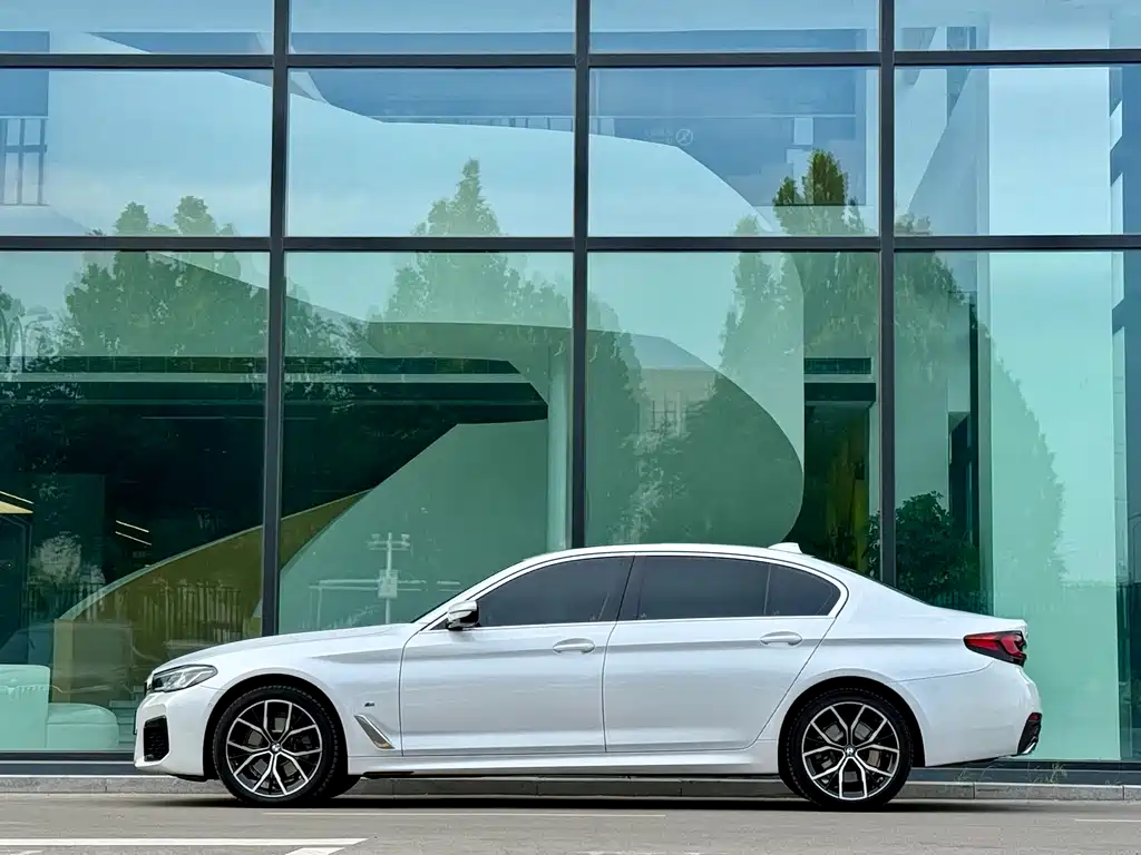 BMW 5 Series 2023