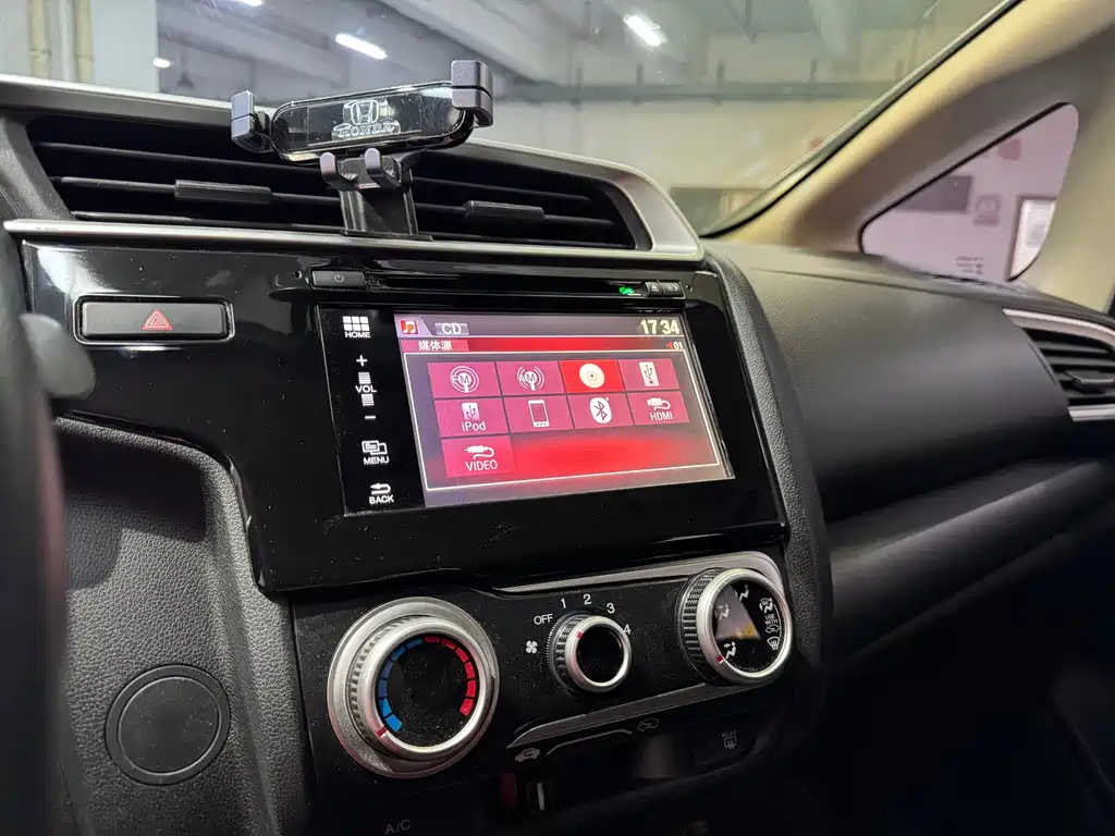 Honda Fit 2018 — фото 9