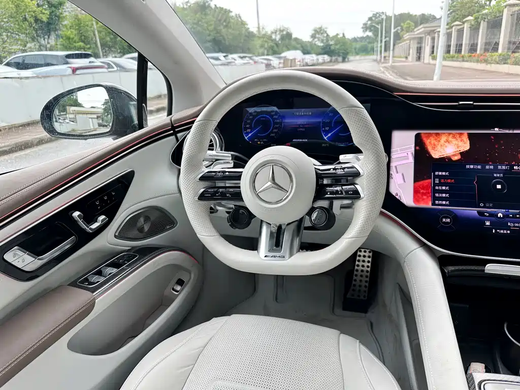 Mercedes-Benz EQS AMG 2024 — фото 21