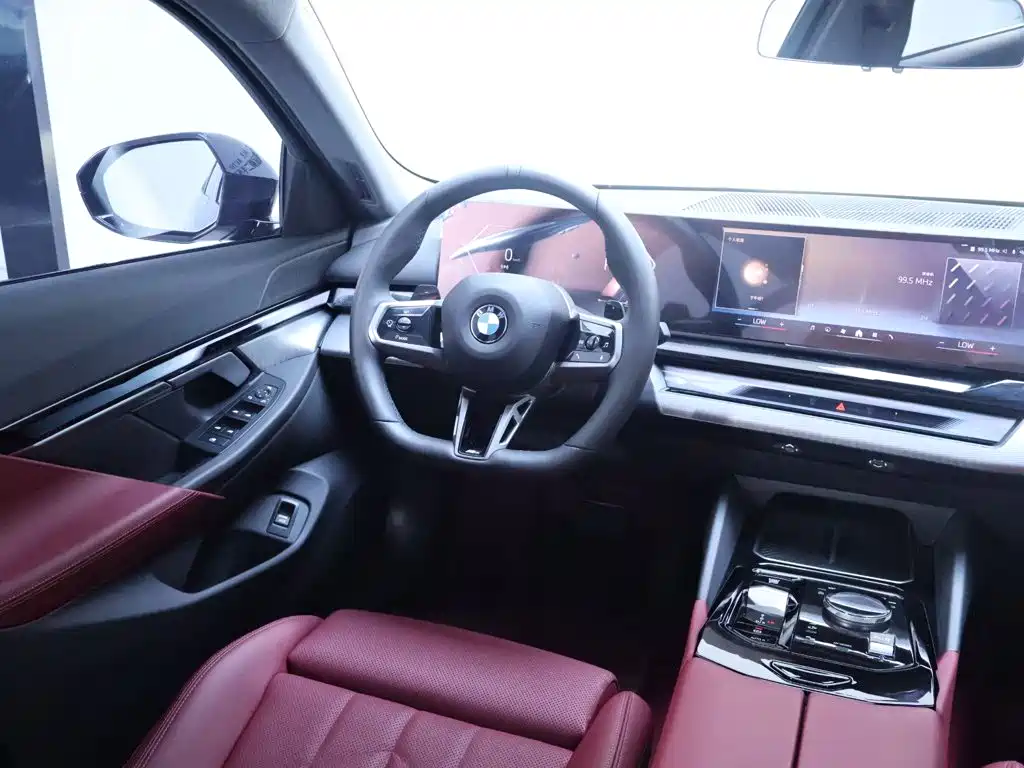 BMW 5 Series 2025 — фото 14