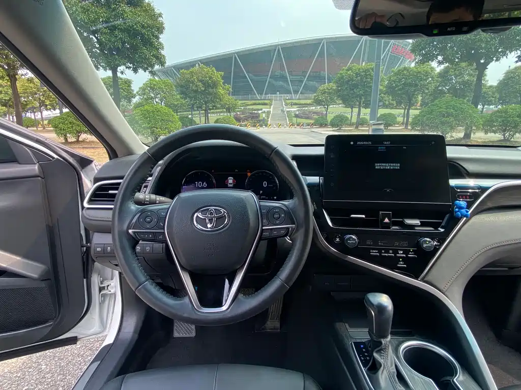 Toyota Camry 2022 — фото 10
