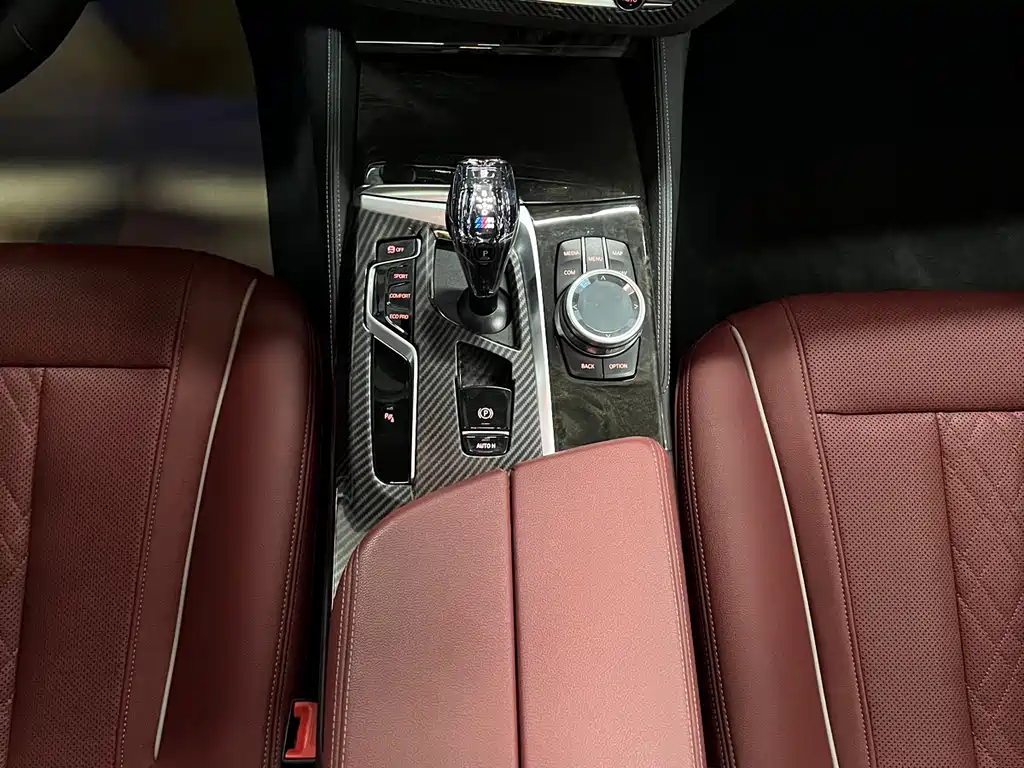 BMW 5 Series 2021 — фото 12