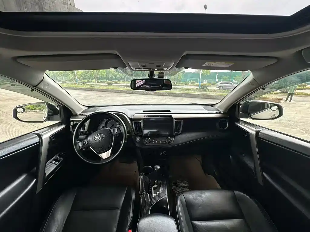 Toyota RAV4 2015 — фото 9