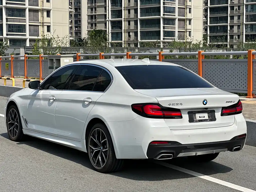 BMW 5 Series 2023 — фото 14