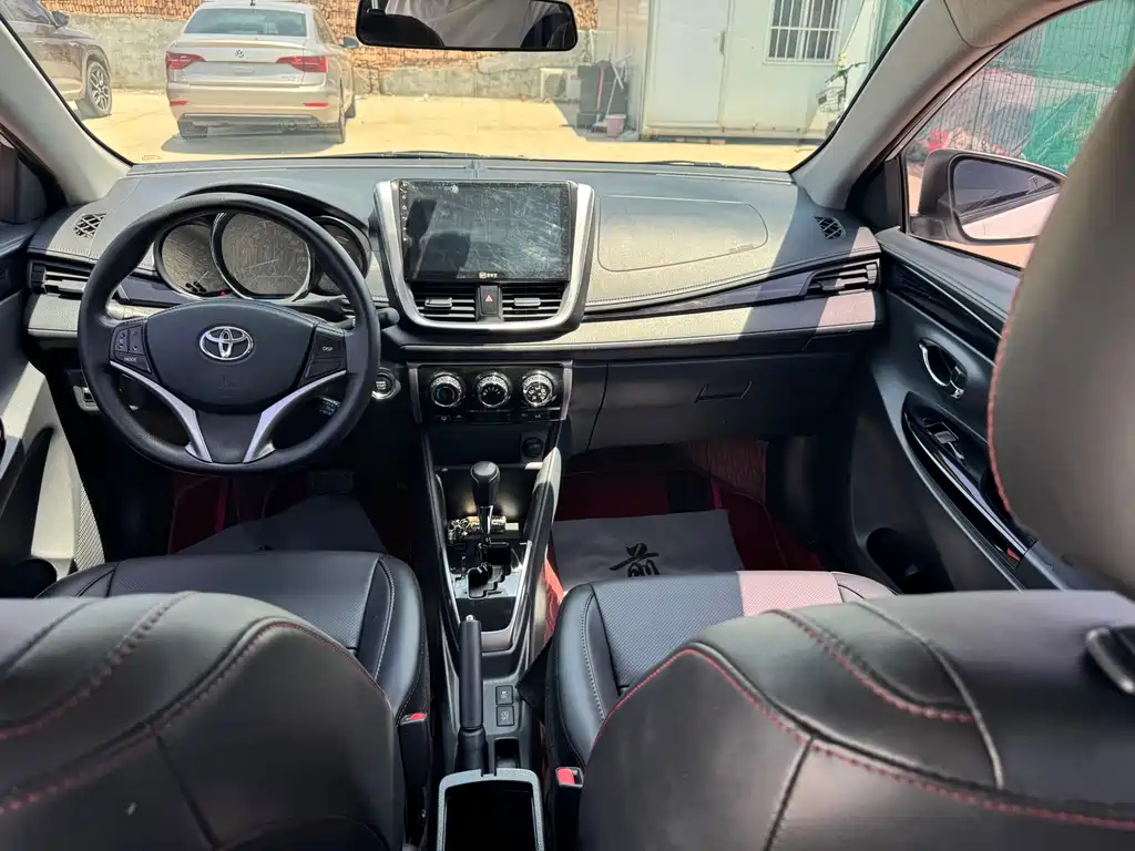 Toyota Yaris L 2022 — фото 7