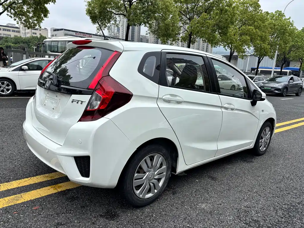 Honda Fit 2017 — фото 8