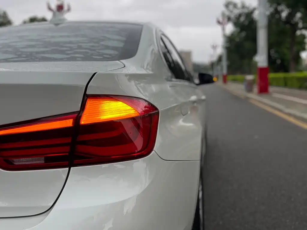 BMW 3 Series 2017 — фото 7