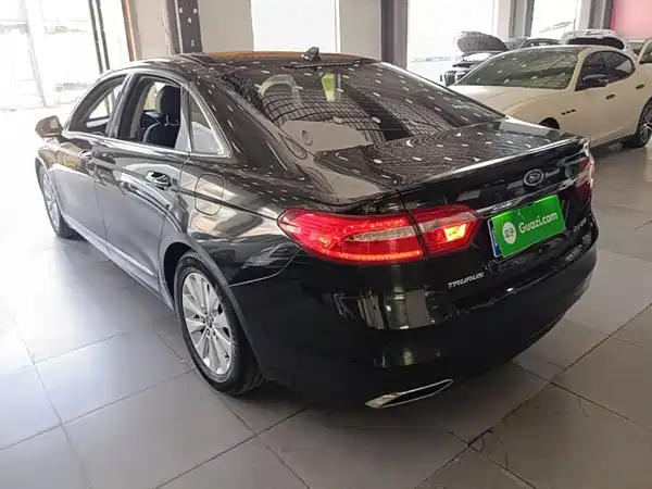 Ford Taurus 2017