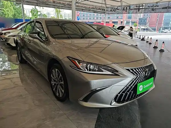 Lexus ES 2023