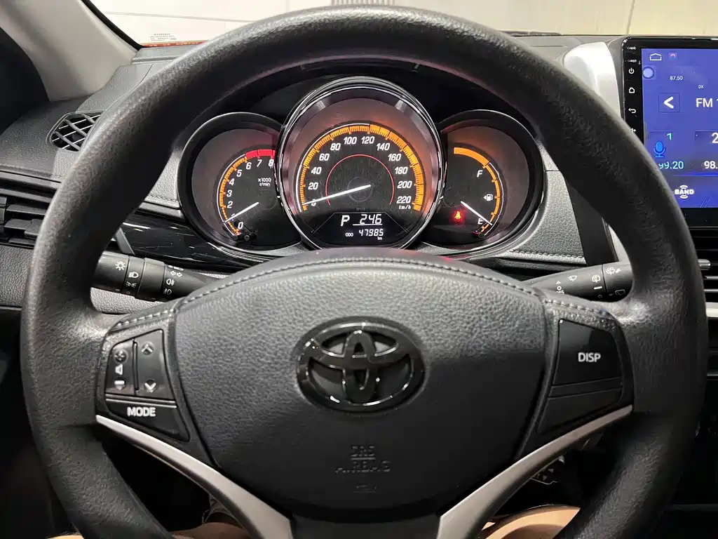 Toyota Yaris L 2022 — фото 7