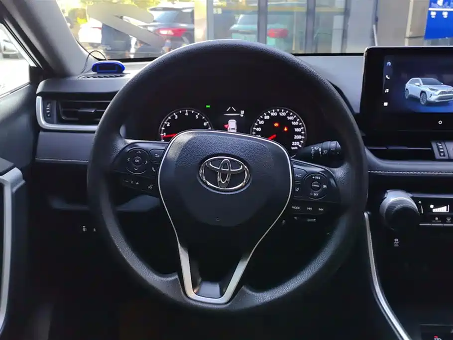 Toyota RAV4 2024 — фото 15