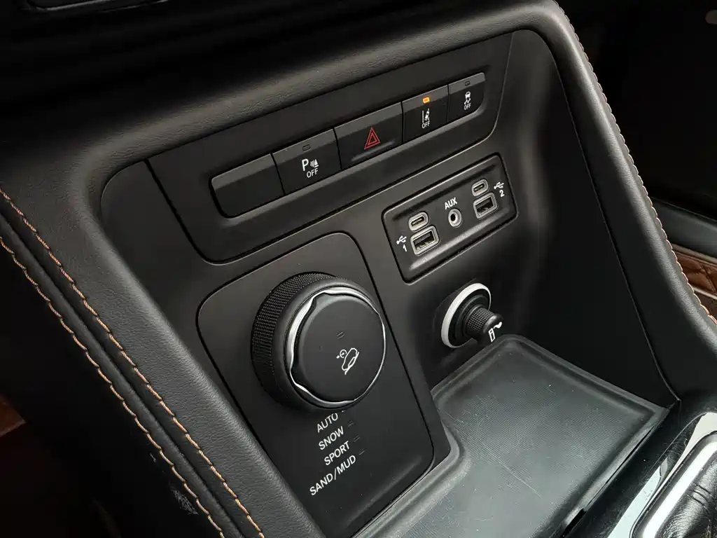 Jeep Grand Commander 2018 — фото 9