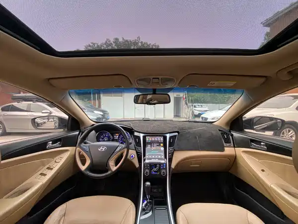 Hyundai Sonata 2011