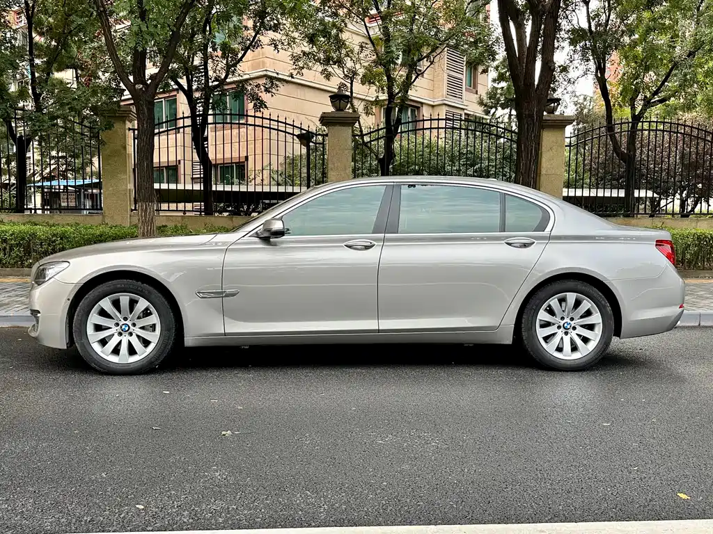 BMW 7 Series 2015 — фото 3