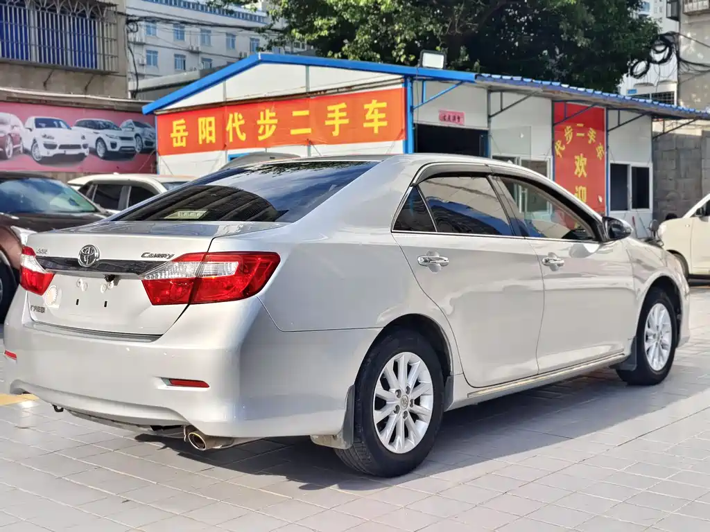 Toyota Camry 2013 — фото 25