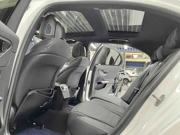 Mercedes-Benz C-Class 2024
