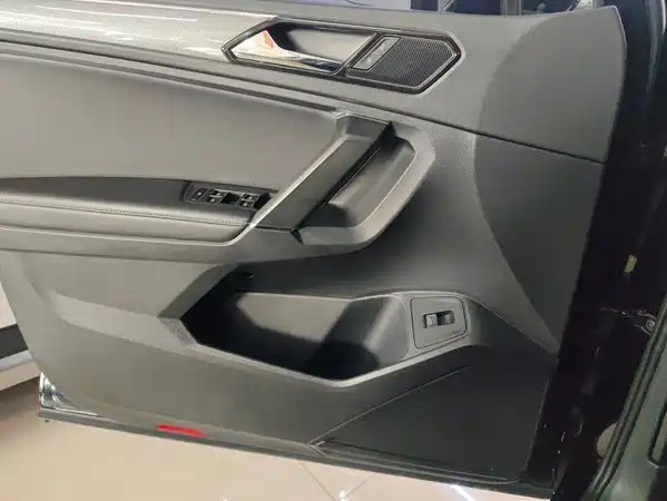 Volkswagen Tiguan L Plug-In Hybrid 2020