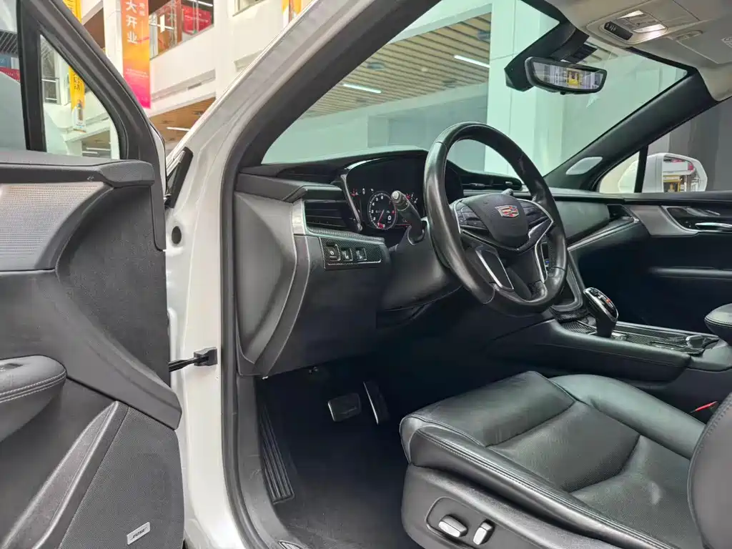 Cadillac XT5 2017 — фото 10