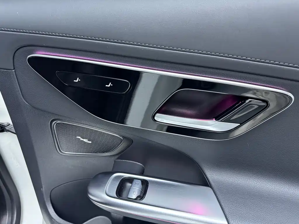Mercedes-Benz C-Class 2024 — фото 17