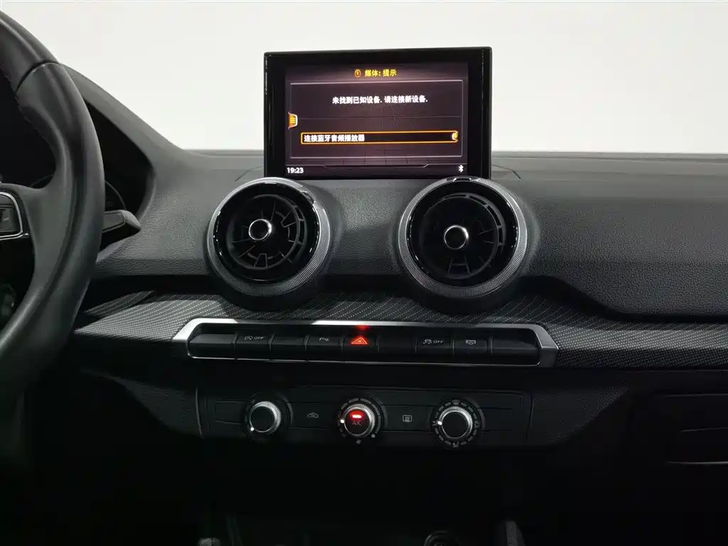 Audi Q2L 2023 — фото 12
