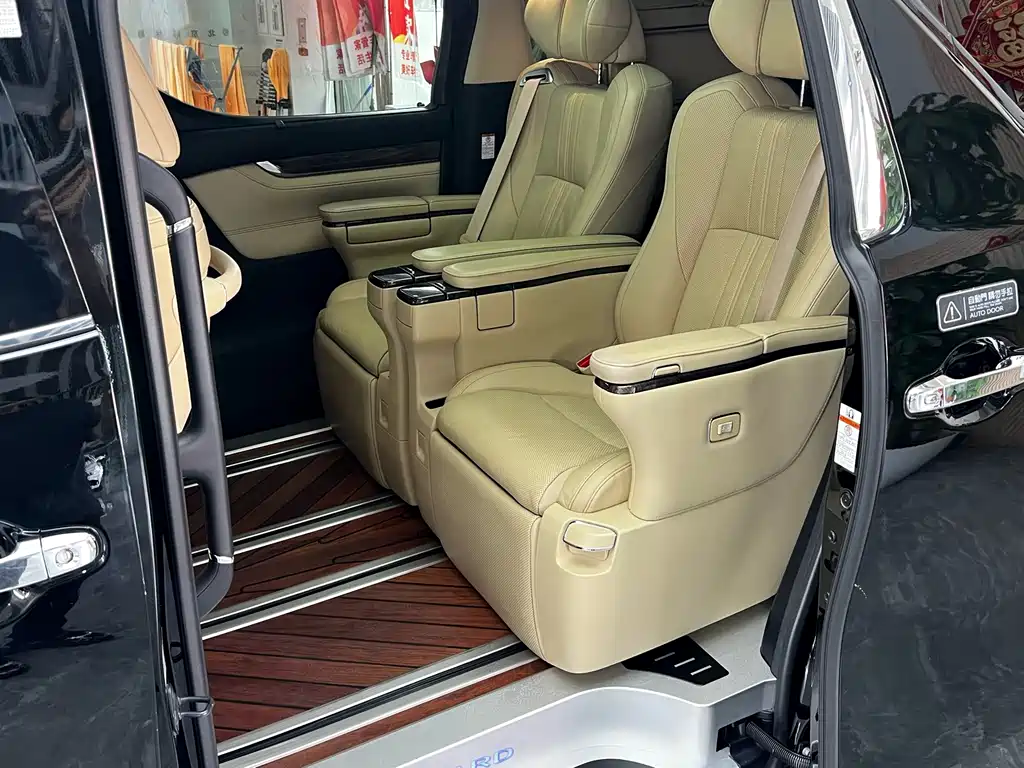 Toyota Alphard 2018 — фото 19