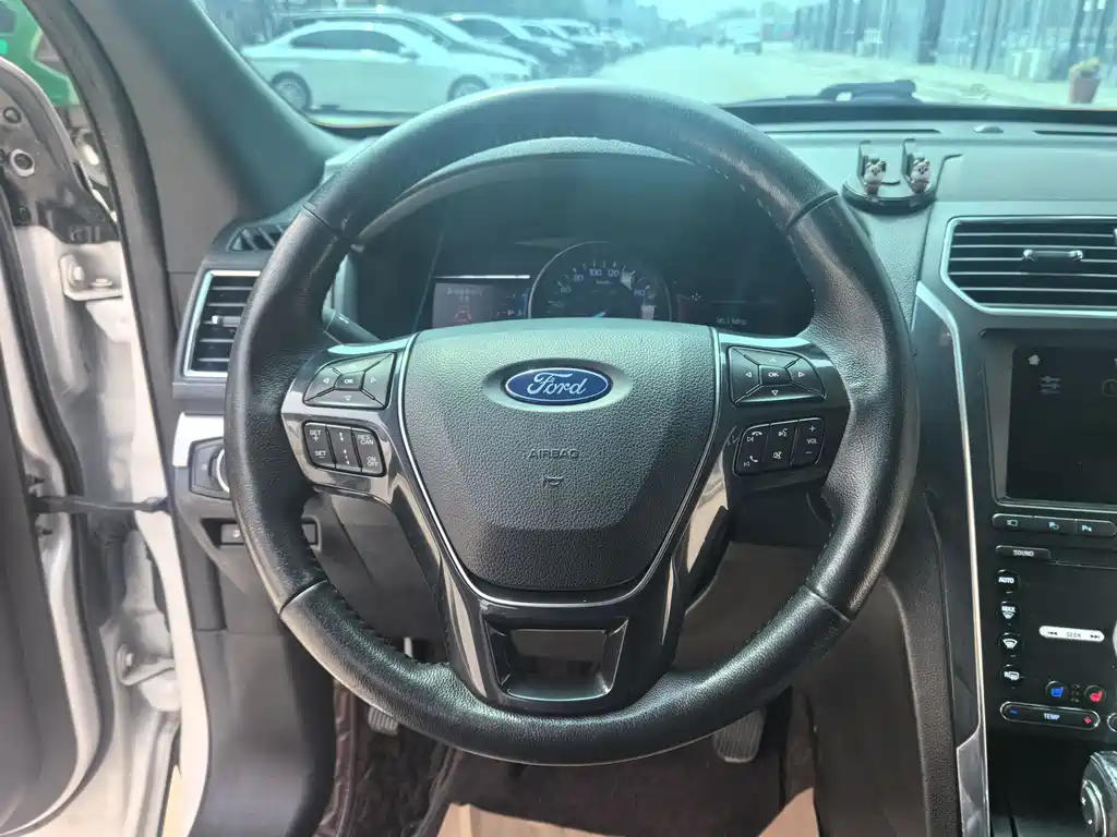 Ford Explorer 2019 — фото 26