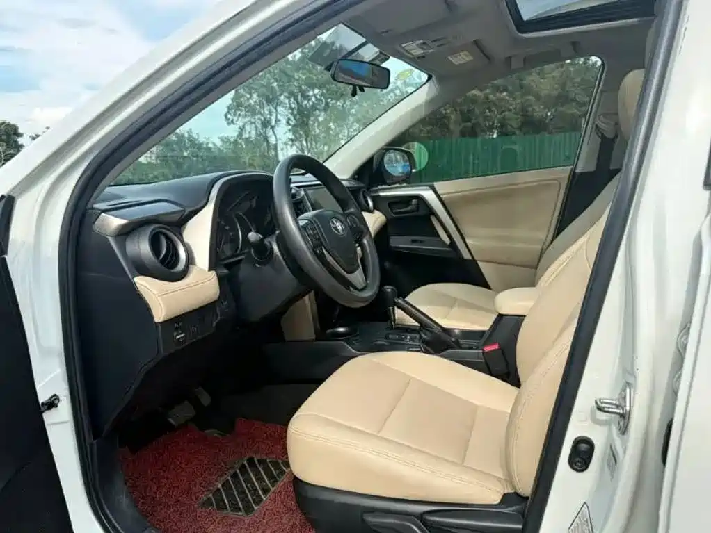 Toyota RAV4 2015 — фото 4