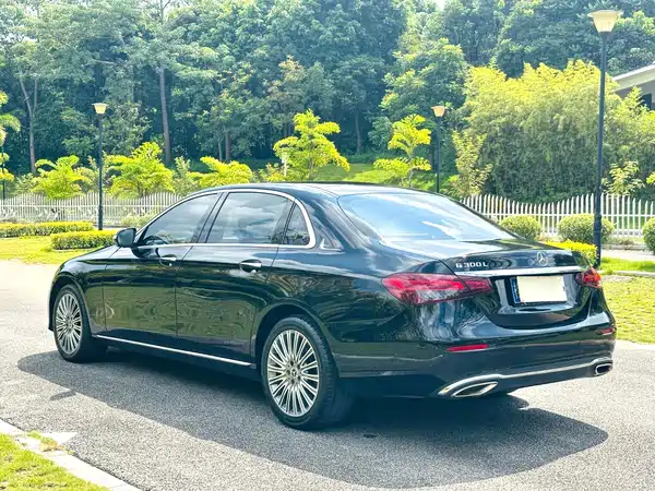 Mercedes-Benz E-Class 2022