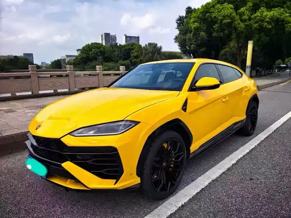 Lamborghini Urus SE 2026