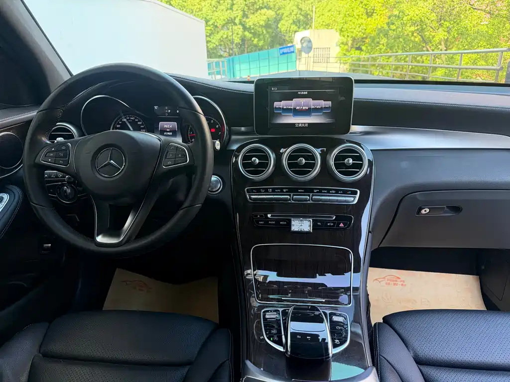 Mercedes-Benz GLC 2017 — фото 11