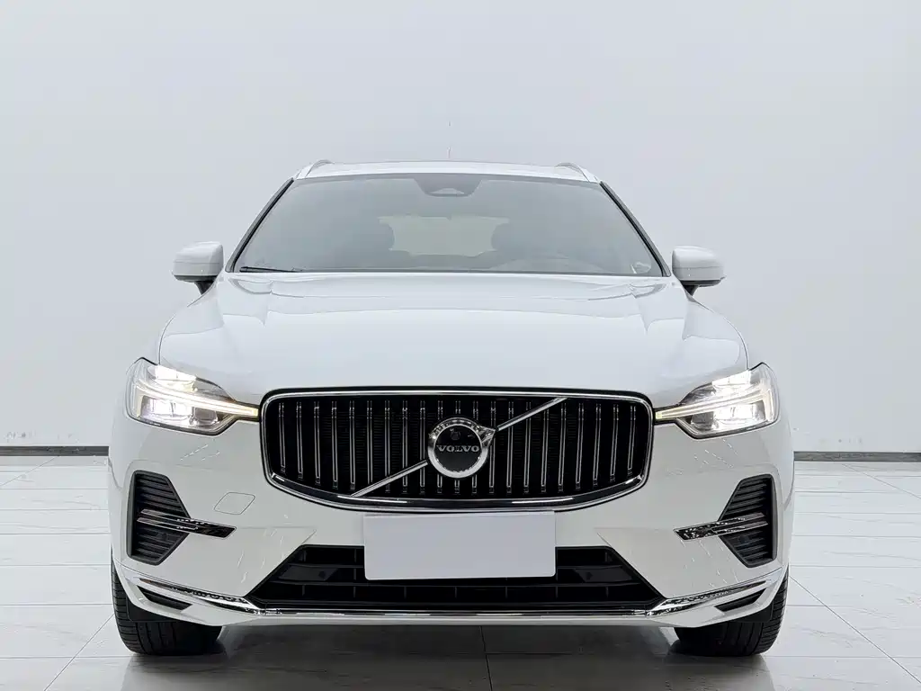 Volvo XC60 2023 — фото 2
