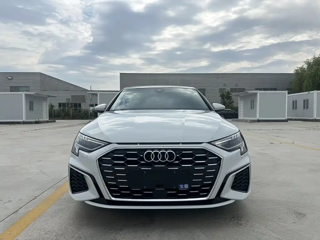 Audi A3 2022 — фото 2