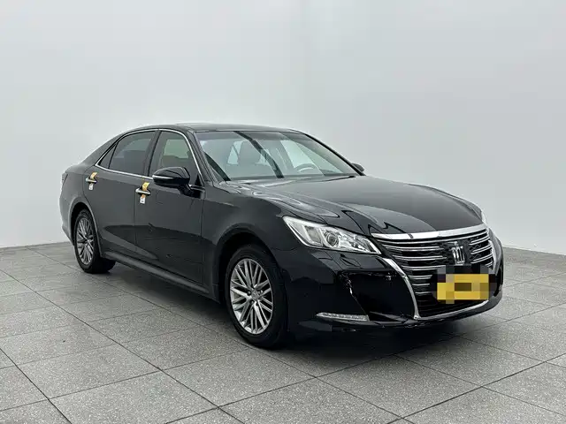 Toyota Crown 2015 — фото 3