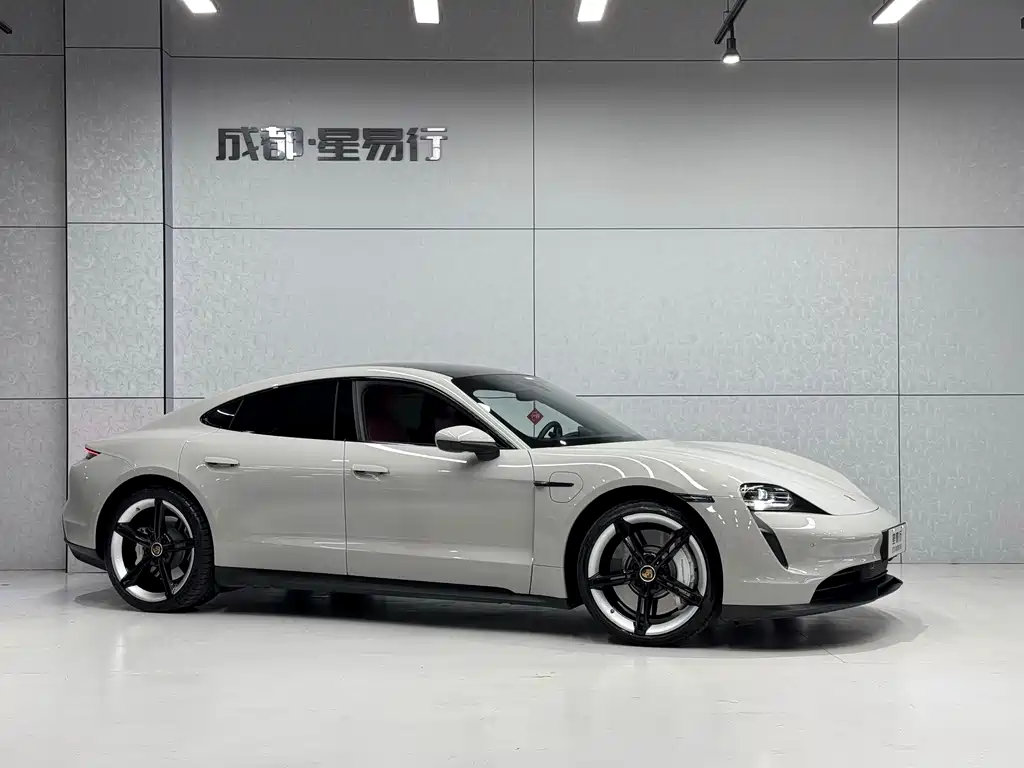 Porsche Taycan 2022