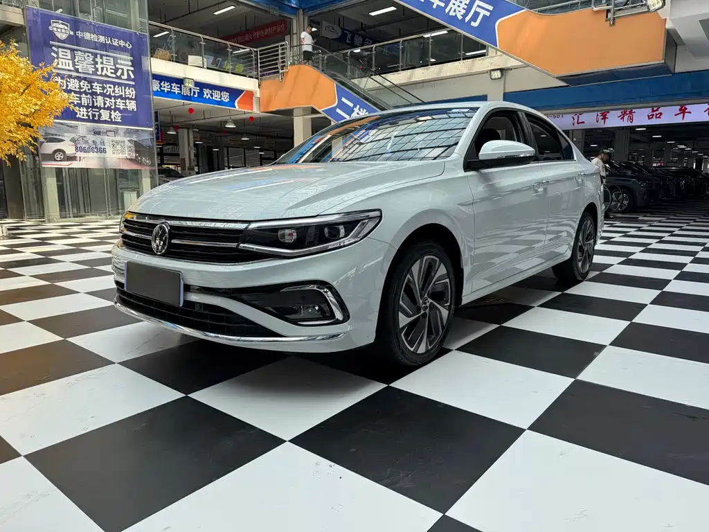 Volkswagen Bora 2023