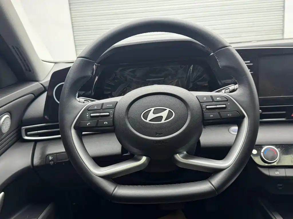 Hyundai Elantra 2023 — фото 15