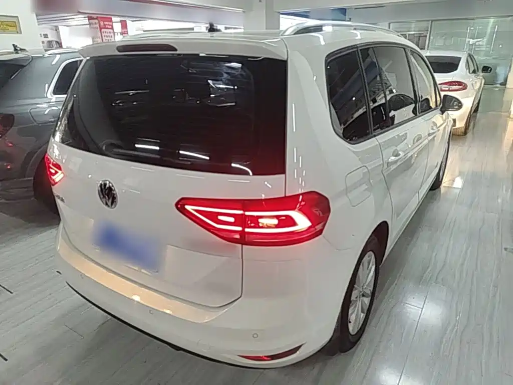 Volkswagen Touran 2018 — фото 7