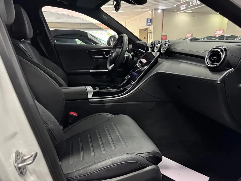 Mercedes-Benz C-Class 2023 — фото 12