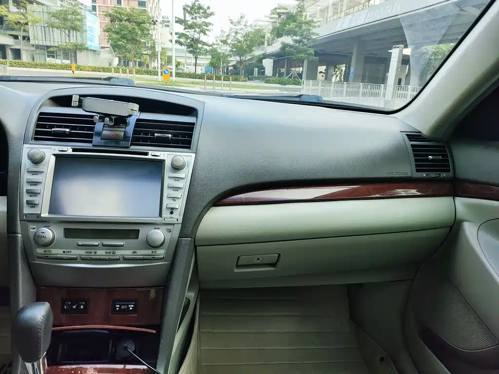 Toyota Camry 2014 — фото 13