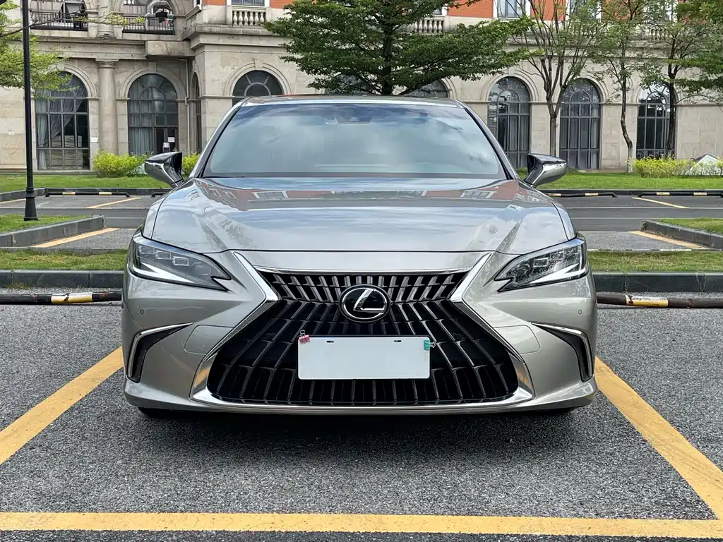Lexus ES 2023 — фото 2